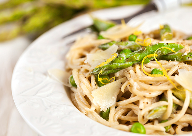 Spaghetti with basil pesto sauce 1