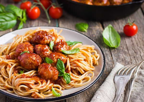 Spaghetti with grilled spare ribs